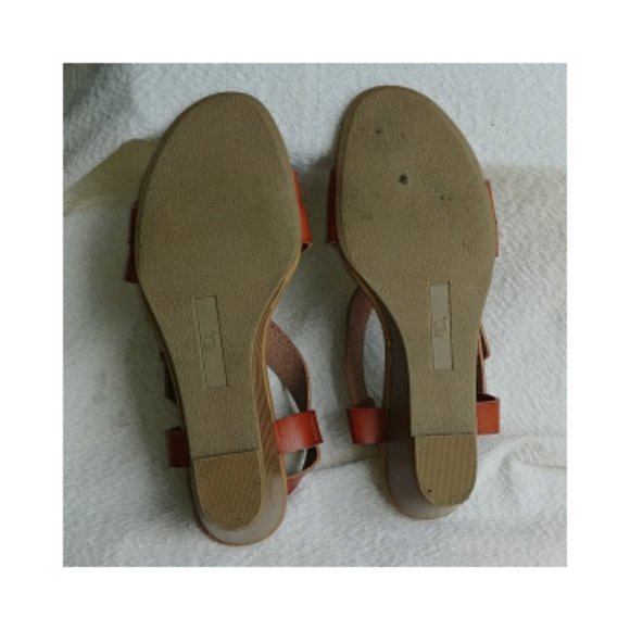 Tan wedge sandals - Picture 7 of 9